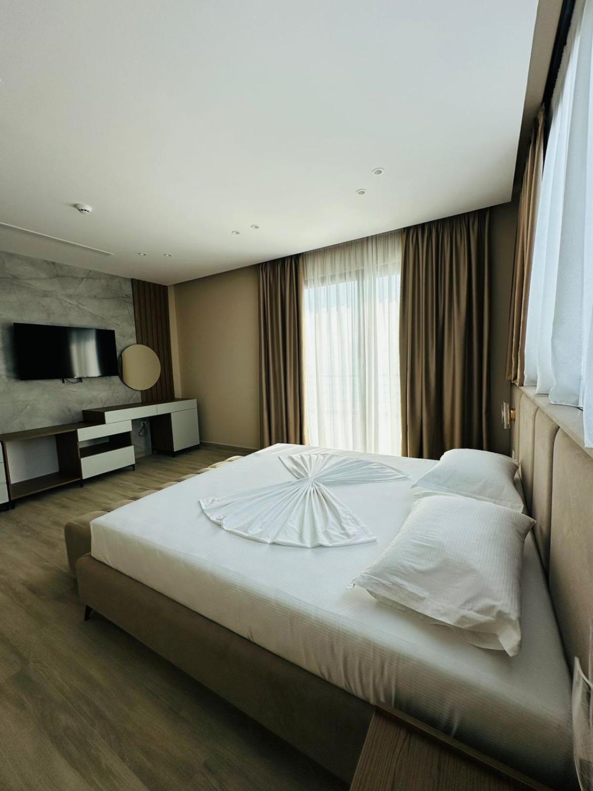 Roalb Hotell Radhimë
