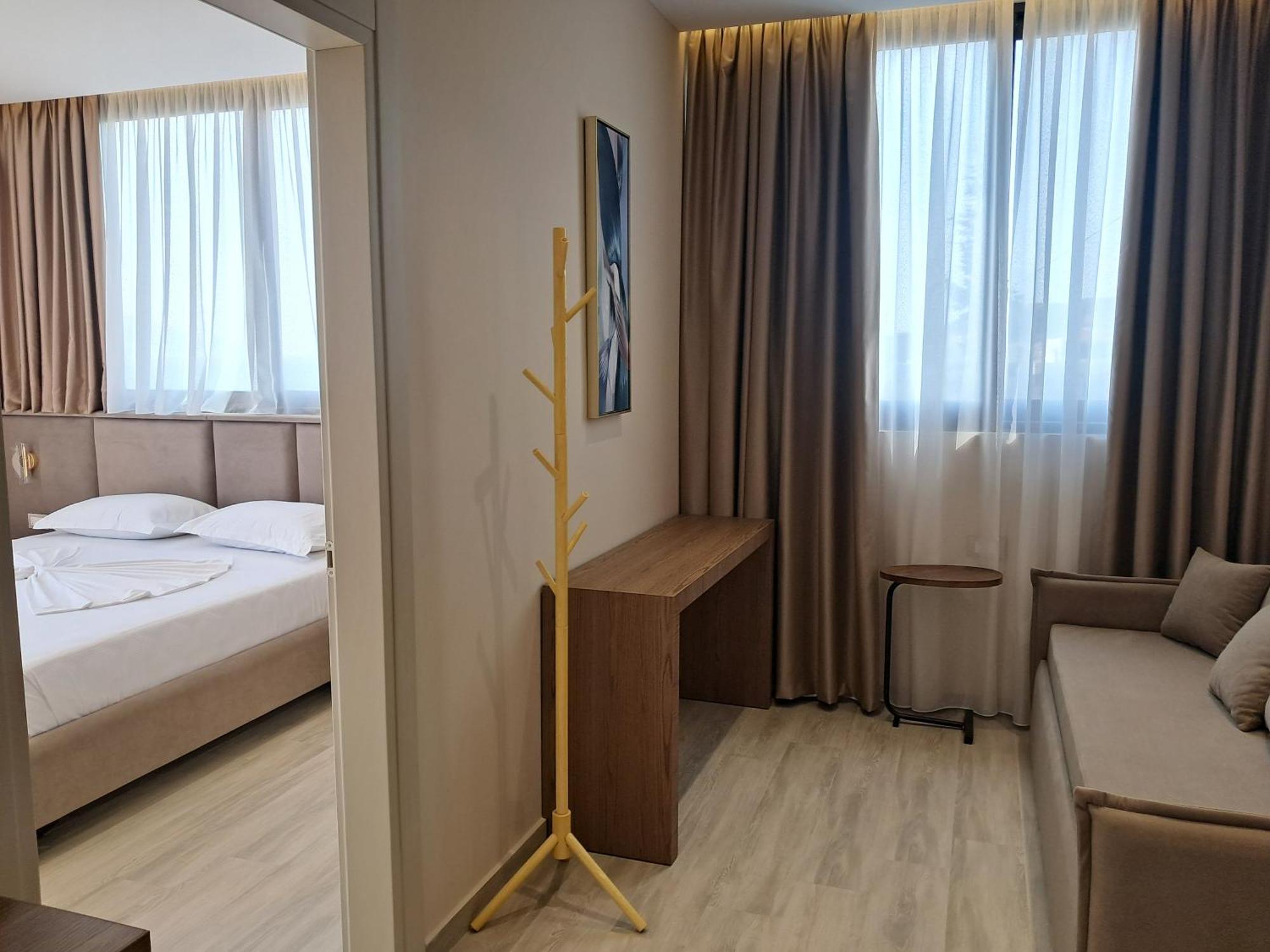 Roalb Hotell Radhimë